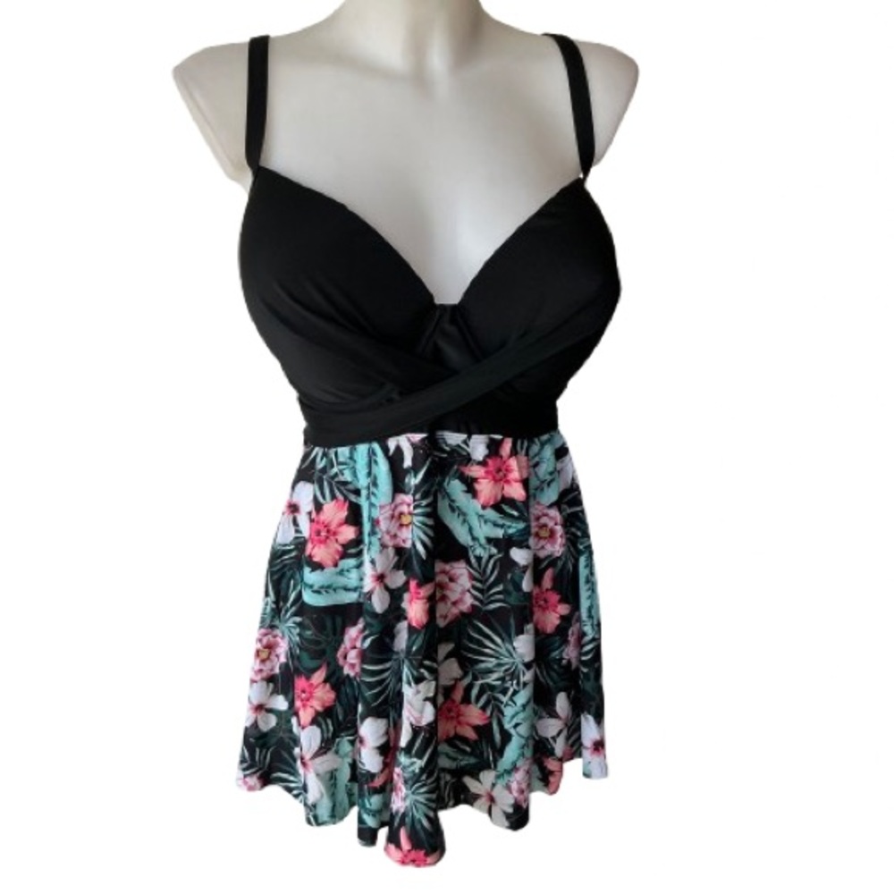 Plus Size Flattering Black & Floral Tankini Swim Top 3X NWOT
